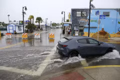 Ngập lụt do ảnh hưởng của bão Debby tại bang Florida (Mỹ), ngày 4/8/2024. (Ảnh: AP/TTXVN)