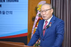 Huấn luyện viên Park Hang Seo phát biểu tại một sự kiện tại Hà Nội hồi tháng Năm năm ngoái. (Ảnh: Thùy Dương/TTXVN)