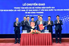 Lễ ký kết biên bản bàn giao giữa Ủy ban Quản lý vốn nhà nước tại doanh nghiệp và Bộ Công Thương. (Ảnh: Đức Duy/Vietnam+)
