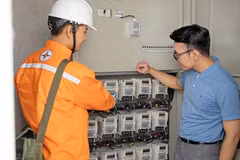 Từ 29/2, EVNHANOI sẽ chuyển ghi chỉ số công tơ về ngày cuối tháng. (Ảnh: PV/Vietnam+)