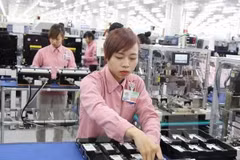 Dây chuyền sản xuất điện thoại của Công ty Samsung. (Ảnh: TTXVN)