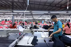 Nhiều doanh nghiệp dệt may đã có đơn hàng dài hạn đến quý 4. (Ảnh: Đức Duy/Vietnam+)