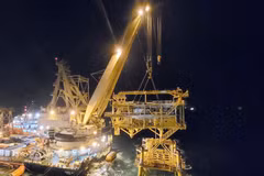 Lắp đặt thành công khối thượng tầng giàn BK-23. (Ảnh: PV/Vietnam+)