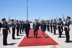 Lễ tiễn Chủ tịch nước Lương Cường tại Sân bay quốc tế Arturo M. Benitez, thủ đô Santiago de Chile. (Ảnh: Lâm Khánh/TTXVN)