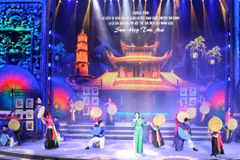 Chương trình biểu diễn Dân ca Quan họ Bắc Ninh. (Ảnh: Thái Hùng/TTXVN)