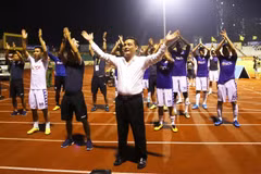 Hà Nội FC tri ân khán giả nhà đã tới sân Vinh cổ vũ. (Ảnh: Nguyễn Oanh/TTXVN)