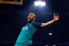 Moura đã lập được hat-trick vào lưới Ajax. (Nguồn: 