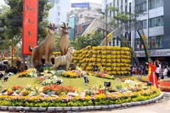 Thủ tướng thăm Đường hoa và đường sách TP Hồ Chí Minh