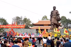 Hàng ngàn người đổ về Hà Nội tưng bừng dự hội gò Đống Đa 2015