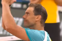 Rafael Nadal kìm nén xúc động chia tay khán giả Paris