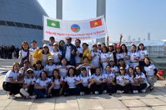 Đại diện Hiệp hội người Việt Nam ở nước ngoài tại Macau tham gia chương trình "Đi bộ Vạn bước." (Ảnh: TTXVN phát)