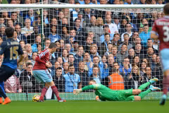 Thua sốc West Ham, Manchester City có nguy cơ bật khỏi tốp 2