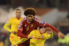 Marouane Fellaini "hạ đo ván" đối thủ ngay trên sân bóng