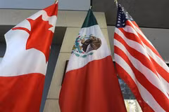 Quốc kỳ Canada, Mexico và Mỹ tại vòng 3 tái đàm phán NAFTA. (Nguồn: AFP/TTXVN)