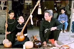 Hát Then - đàn Tính. (Nguồn: vietgle)