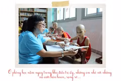 Cậu trợ giảng nhí và lớp học đặc biệt tại khoa Ung bướu Nhi
