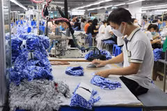 Công nhân tại một doanh nghiệp dệt may. (Ảnh minh họa. Nguồn: TTXVN)