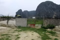 Dự án xây dựng nhà máy ximăng Thanh Sơn xã Thúy Sơn, huyện miền núi Ngọc Lặc, tỉnh Thanh Hóa vẫn chưa hoàn thành và đã ngừng thi công. (Ảnh: Nguyễn Nam/TTXVN)
