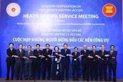 Các đại biểu chụp ảnh chung tại Cuộc họp những người đứng đầu các nền công vụ. (Ảnh: Văn Điệp/TTXVN)