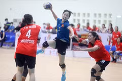 Pha ghi bàn của cầu thủ Hà Thị Hạnh (số 7, Việt Nam). (Ảnh: Thế Duyệt/TTXVN)