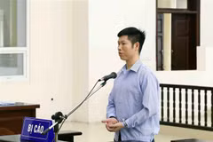 Bị cáo Trịnh Bá Phương khai báo trước tòa. (Ảnh: Phạm Kiên/TTXVN)