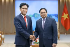 Thủ tướng Phạm Minh Chính tiếp Bộ trưởng Bộ Tư pháp Lào Phayvy Xibualypha. (Ảnh: Dương Giang/TTXVN)