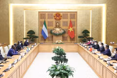 Thủ tướng Phạm Minh Chính hội kiến Tổng thống Cộng hòa Sierra Leone Julius Maada Bio. (Ảnh: Dương Giang/TTXVN)