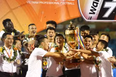 Khoảnh khắc Hà Nội FC nâng cao cúp vô địch V-League lần thứ 5