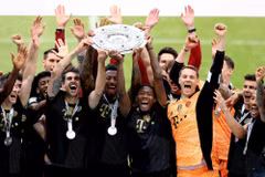 Bayern Munich nhận đĩa bạc trong ngày Bundesliga hạ màn. (Nguồn: Getty Imges)