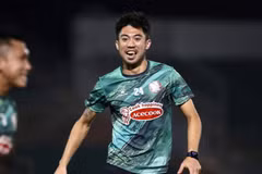 Lee Nguyễn cùng đồng đội khởi động trước trận 'đại chiến' với Hà Nội