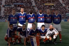 HLV Wenger dẫn dắt Platini, Barthez, Desailly giao hữu với Việt Nam