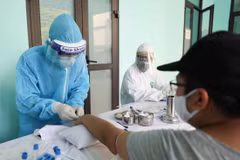[Video] Test nhanh không có giá trị phát hiện người mang virus