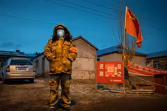 Thành phố Cáp Nhĩ Tân bị phong tỏa để ngăn chặn sự lây lan của dịch COVID-19. (Nguồn: AFP)