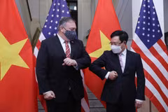 Phó Thủ tướng, Bộ trưởng Bộ Ngoại giao Phạm Bình Minh với Ngoại trưởng Hoa Kỳ Mike Pompeo. (Ảnh: Lâm Khánh/TTXVN)