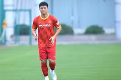 Trung vệ Bùi Tiến Dũng nỗ lực đạt phong độ cao nhất tại AFF Cup 2022. (Ảnh: PV/Vietnam+) 