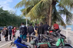 Hiện trường vụ án tại đường Lạc Long Quân (quận Tây Hồ). (Ảnh: Vietnam+)