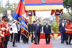 Lễ đón Chủ tịch Quốc hội Vương Đình Huệ thăm Vương quốc Campuchia