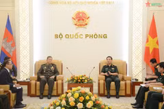 Đại tướng Phan Văn Giang tiếp Phó Tổng Tư lệnh Quân đội Campuchia