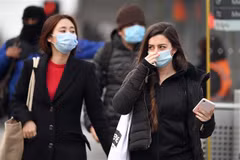Người dân đeo khẩu trang phòng dịch COVID-19 tại Melbourne, bang Victoria, Australia ngày 23/7/2020. (Ảnh: AFP/TTXVN)