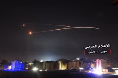 Phòng không Syria đánh chặn tên lửa Israel nhằm vào thủ đô Damascus ngày 10/5/2018. (Ảnh: AFP/TTXVN)
