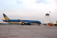 Máy bay của hãng hàng không Vietnam Airlines tại vị trí đỗ ở một sân bay. (Ảnh: Việt Hùng/Vietnam+)