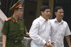 Dũng "tổng" trong phiên tòa xử lần thứ hai bị hoãn tháng 9/2009... 