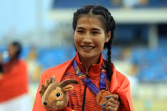 Vận động viên Khuất Phương Anh (Việt Nam) - Huy chương vàng nội dung chạy 800m nữ. (Ảnh: Huy Hùng/TTXVN)