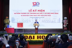 Thủ tướng Phạm Minh Chính phát biểu chúc mừng Trường Đại học Y Hà Nội. (Ảnh: Dương Giang/TTXVN) 