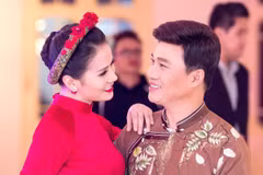 Quang Linh tình tứ với Thành Lê trong chương trình 'Đêm Đông xứ Huế.' (Ảnh: Hải Bá)