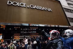 Hàng nghìn người Hong Kong biểu tình trước cửa hàng của D&G. (Nguồn: news.com.au)