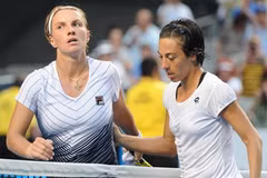 Tay vợt Svetlana Kuznetsova (trái) và Francesca Schiavone. (Nguồn: Getty images)