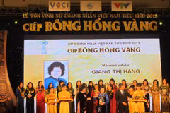 Lễ trao giải Cúp Bông hồng vàng năm 2013. (Ảnh: Vietnam+) 