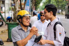 Sáng 25/6, hơn 925.000 thí sinh trên cả nước đã bước vào môn thi đầu tiên của kỳ thi Trung học phổ thông Quốc gia 2018. (Ảnh: Minh Sơn/Vietnam+)