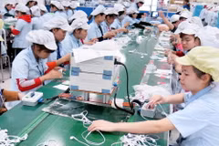 Lần đầu tiên Việt Nam đứng đầu thị trường gia công thế giới